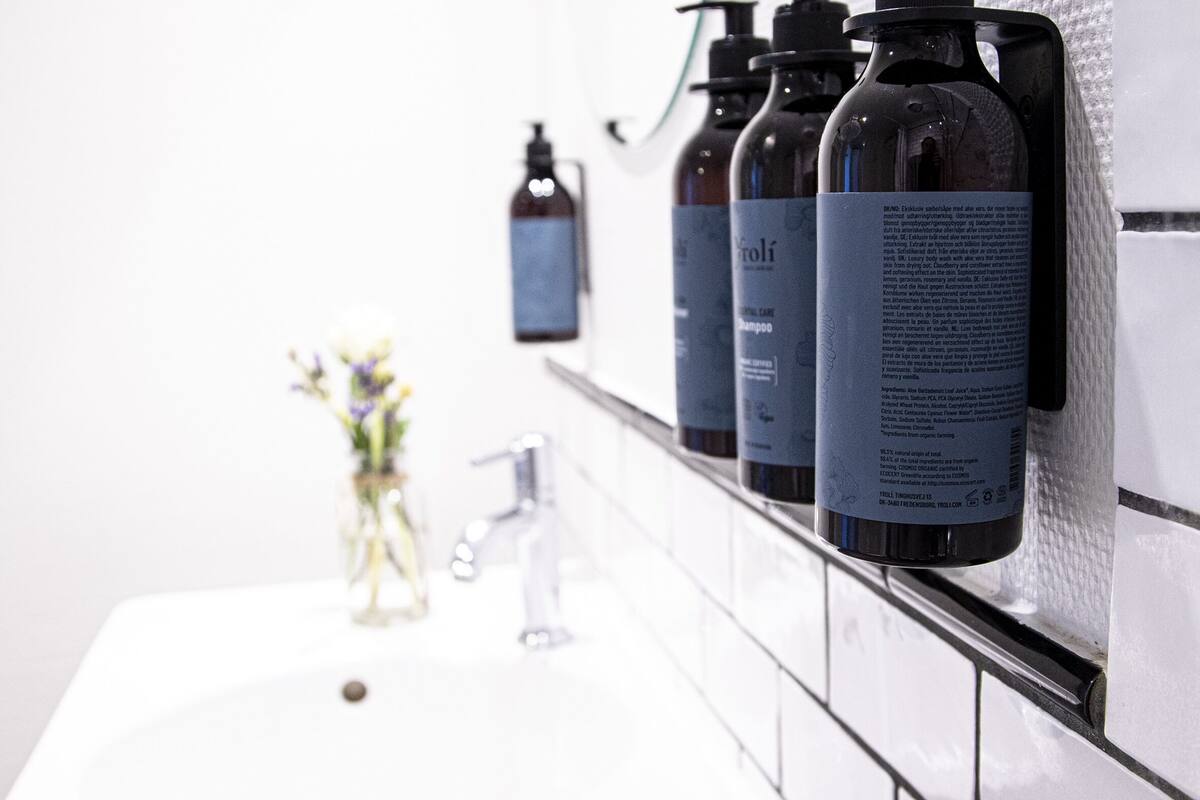 superior double room, 1 queen bed, sea view | bathroom | shower, towels