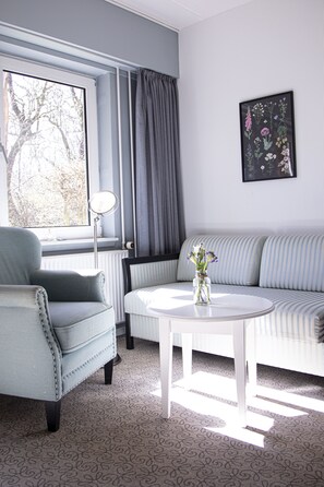 Caja de seguridad en la habitación, escritorio, cunas y wifi gratis 