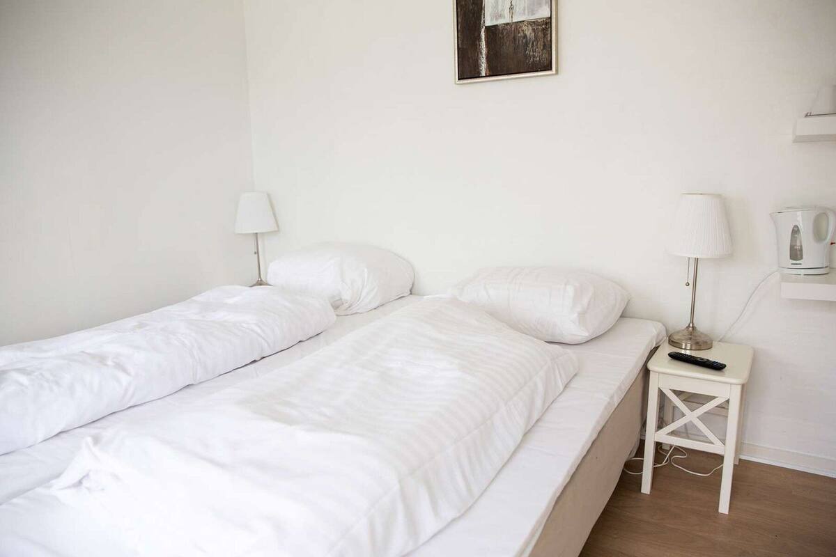 standard double room | in-room safe, desk, iron/ironing board, cots/infant beds