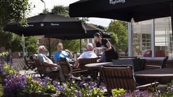 Lunch and dinner served, Regional cuisine