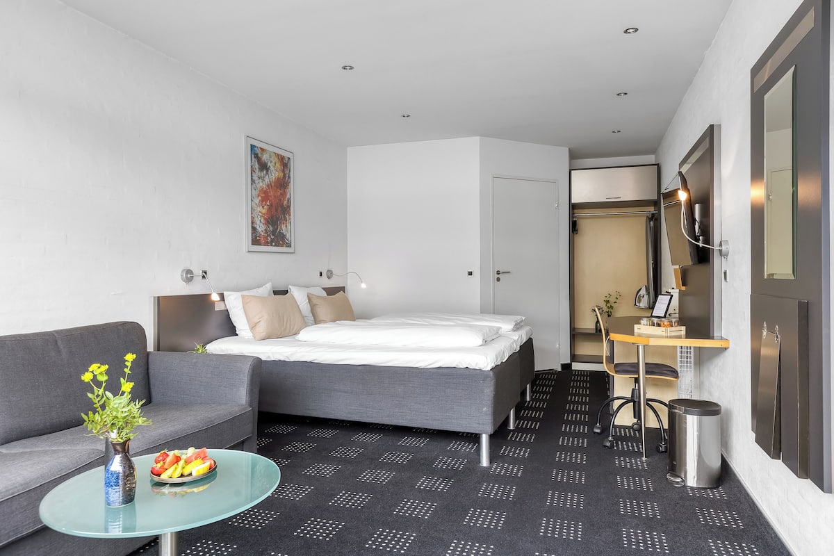 Standard Double or Twin Room | Premium bedding, WiFi (free), bed sheets