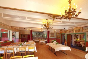 Café da manhã com buffet diário (DKK 95 por pessoa) 