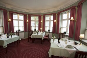 Se sirven desayunos, almuerzos y cenas