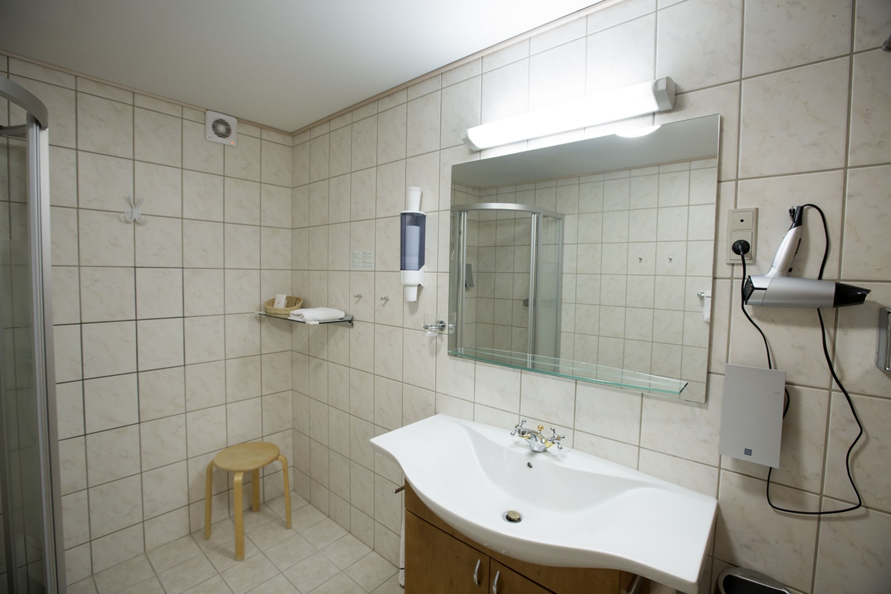 comfort room | bathroom | shower, free toiletries, hair dryer, towels