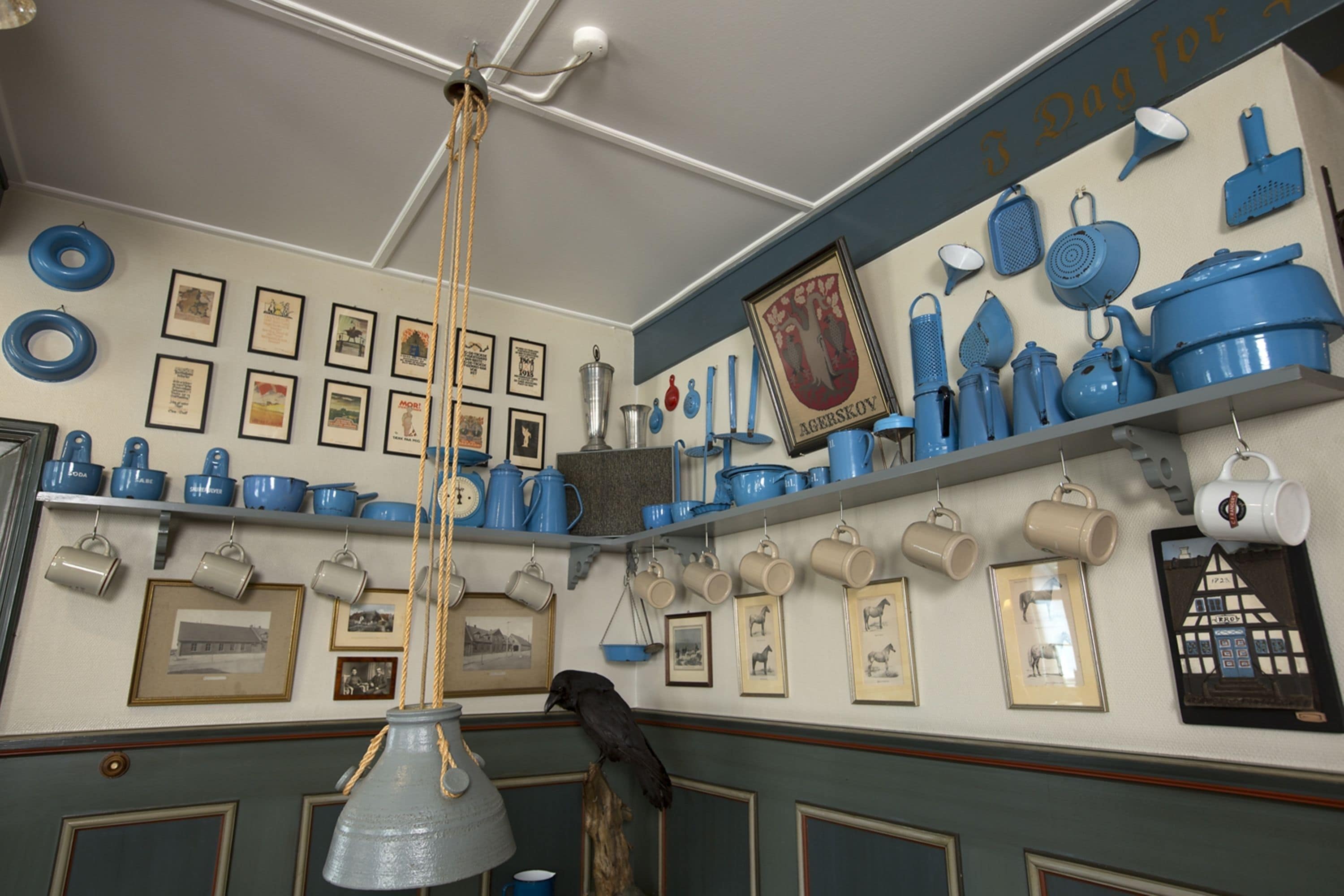 breakfast, lunch and dinner served