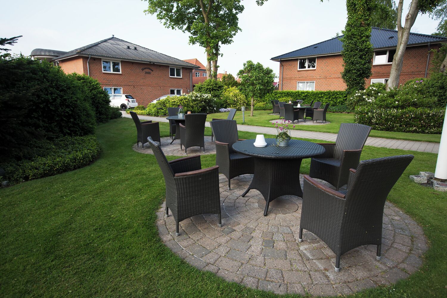 comfort room | living area | 24-inch flat-screen tv with satellite channels, tv