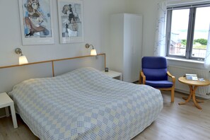 Kahden hengen huone, merinäköala | Työpöytä, äänieristys, silitysrauta/-lauta, ilmainen Wi-Fi