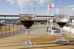 Escritorio, sistema de insonorización, tabla de planchar con plancha