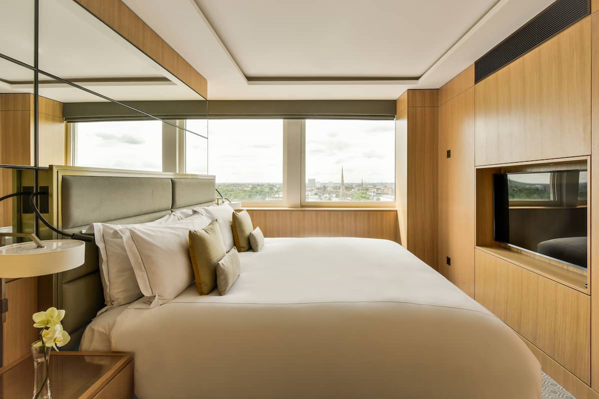 Premium bedding, minibar, in-room safe, desk