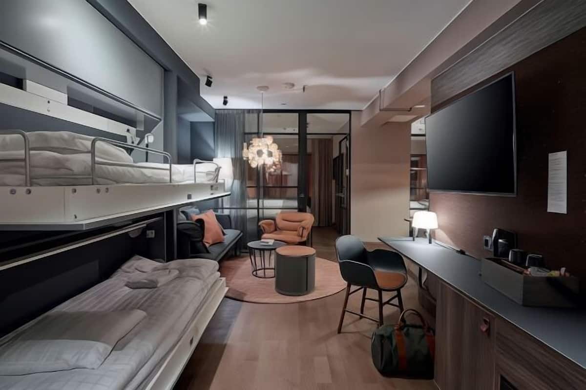 In-room safe, free WiFi, bed sheets