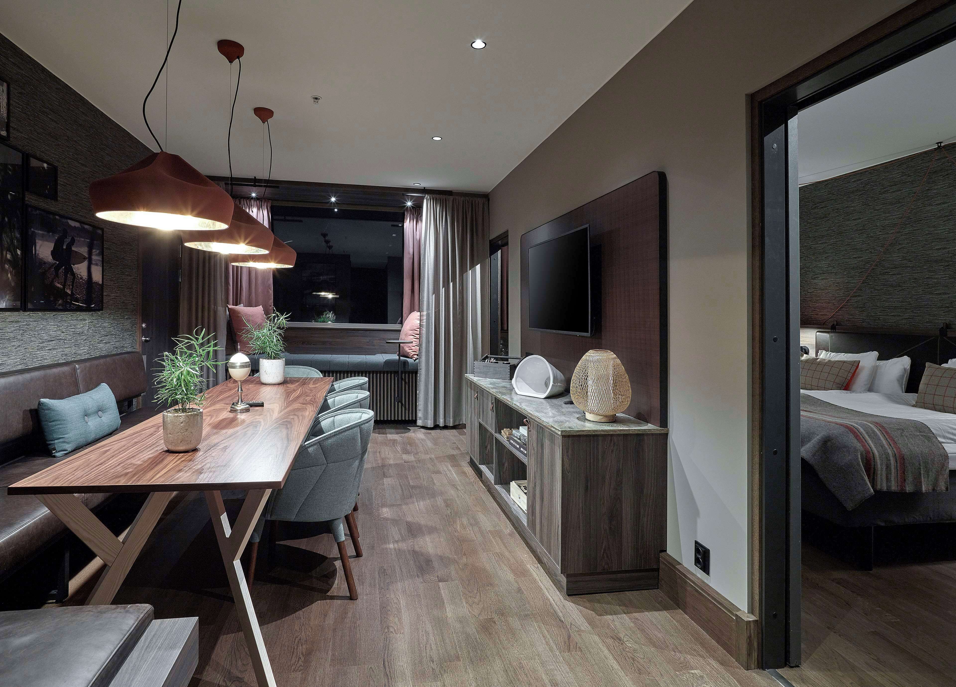 Suite (Master, King) | In-room safe, iron/ironing board, free WiFi, bed sheets