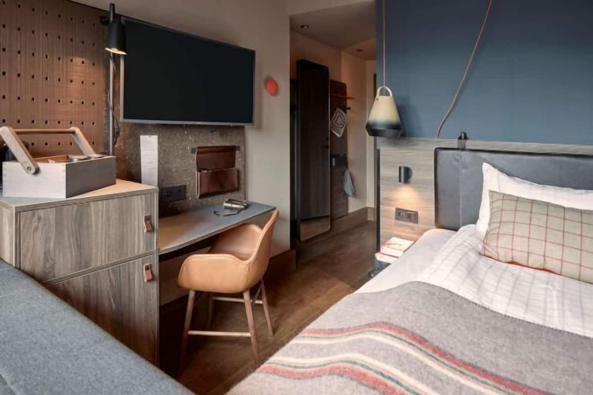 In-room safe, free WiFi, bed sheets