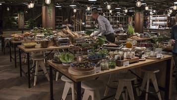 Daily buffet breakfast (SEK 305 per person)