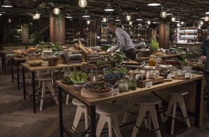 Daily buffet breakfast (SEK 225.00 per person)