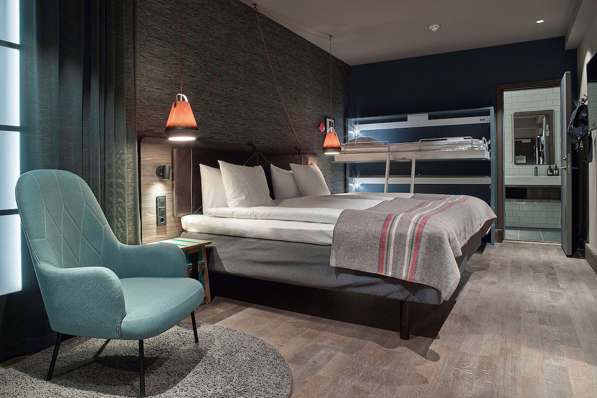 Habitación (Spacious, King, Bunkbed, w/o window) | Caja de seguridad en la habitación, wifi gratis y ropa de cama