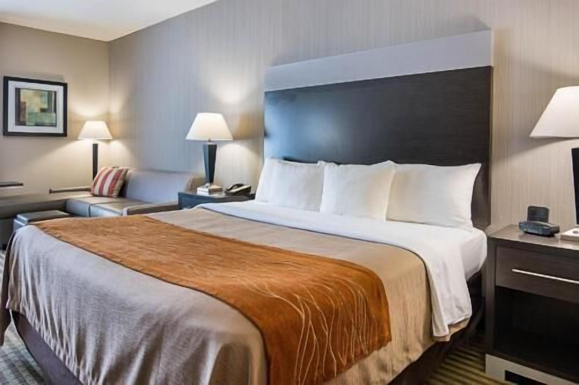 Desk, iron/ironing board, rollaway beds, free WiFi