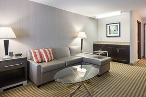 Desk, iron/ironing board, rollaway beds, free WiFi