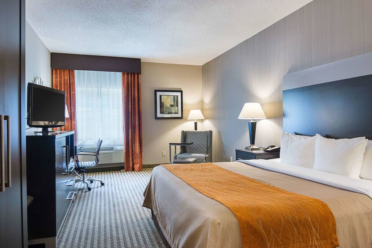Desk, iron/ironing board, rollaway beds (surcharge), WiFi (free)