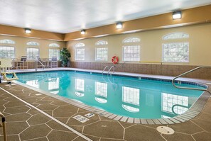 An indoor swimming pool with clear lane markings, lifebuoy, and a lifeguard chair. - Comfort Inn Camden (Camden)