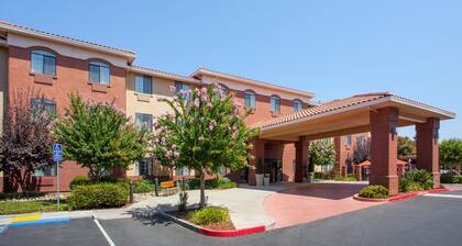 Holiday Inn Express & Suites Davis - University Area by IHG