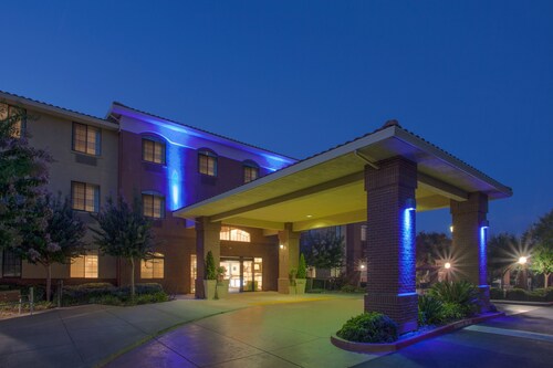 Holiday Inn Express & Suites Davis - University Area by IHG