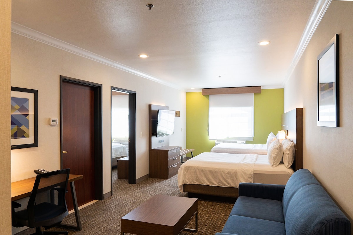 Suite, 1 Bedroom, Non Smoking | 1 bedroom, pillowtop beds, in-room safe, desk