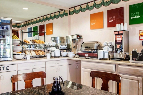 Free daily continental breakfast