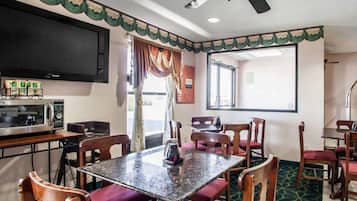 Free daily continental breakfast