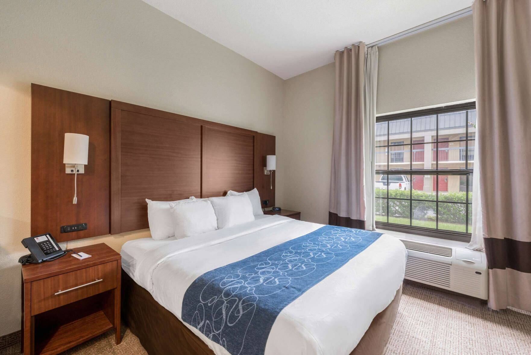 Ropa de cama de alta calidad, camas con pillow-top y escritorio 
