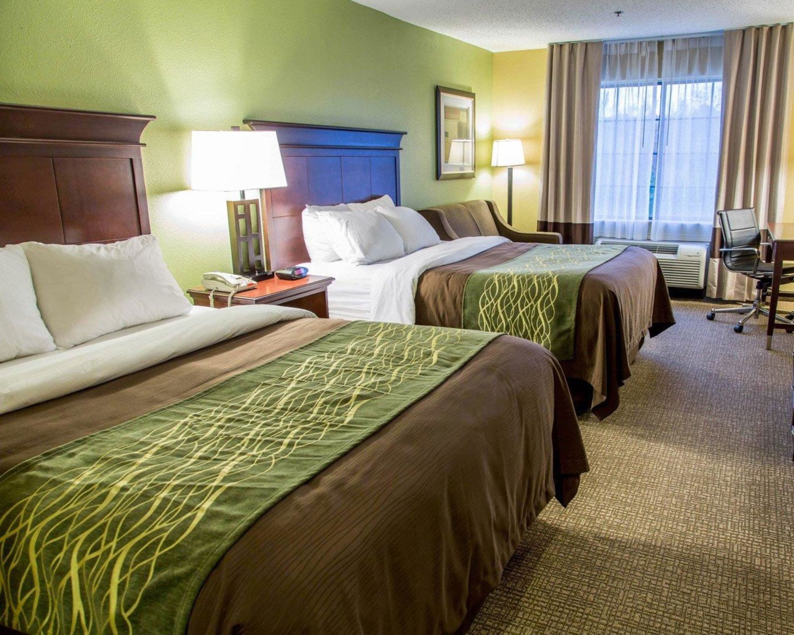 Down duvets, free WiFi, bed sheets
