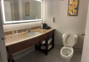 Combined shower/bathtub, hair dryer, towels, soap - Comfort Inn Shreveport I-49 (Shreveport)