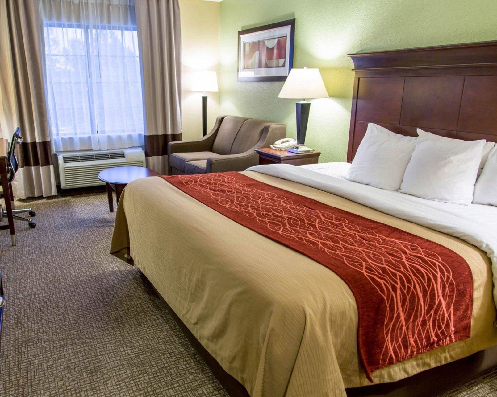 Down duvets, free WiFi, bed sheets