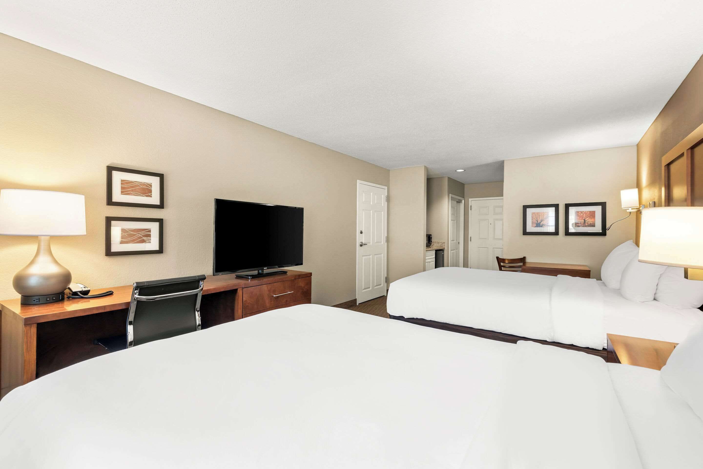 standard room, 2 double beds, non smoking | premium bedding, in-room safe, desk, iron/ironing board