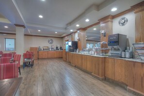 Café da manhã com buffet grátis todos os dias