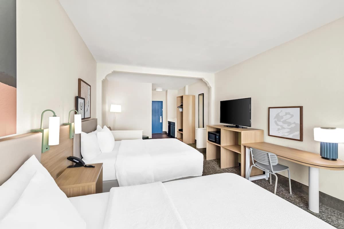 In-room safe, desk, iron/ironing board, free WiFi