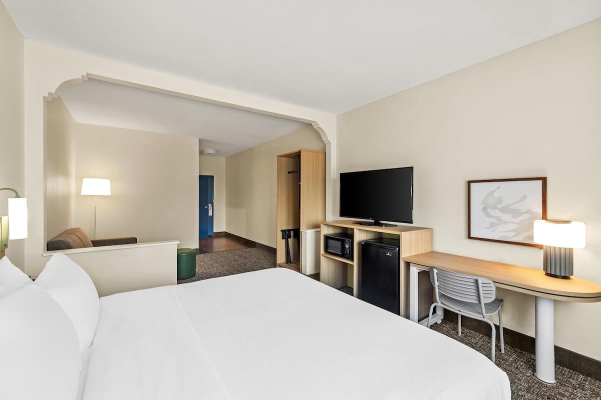 In-room safe, desk, iron/ironing board, free WiFi