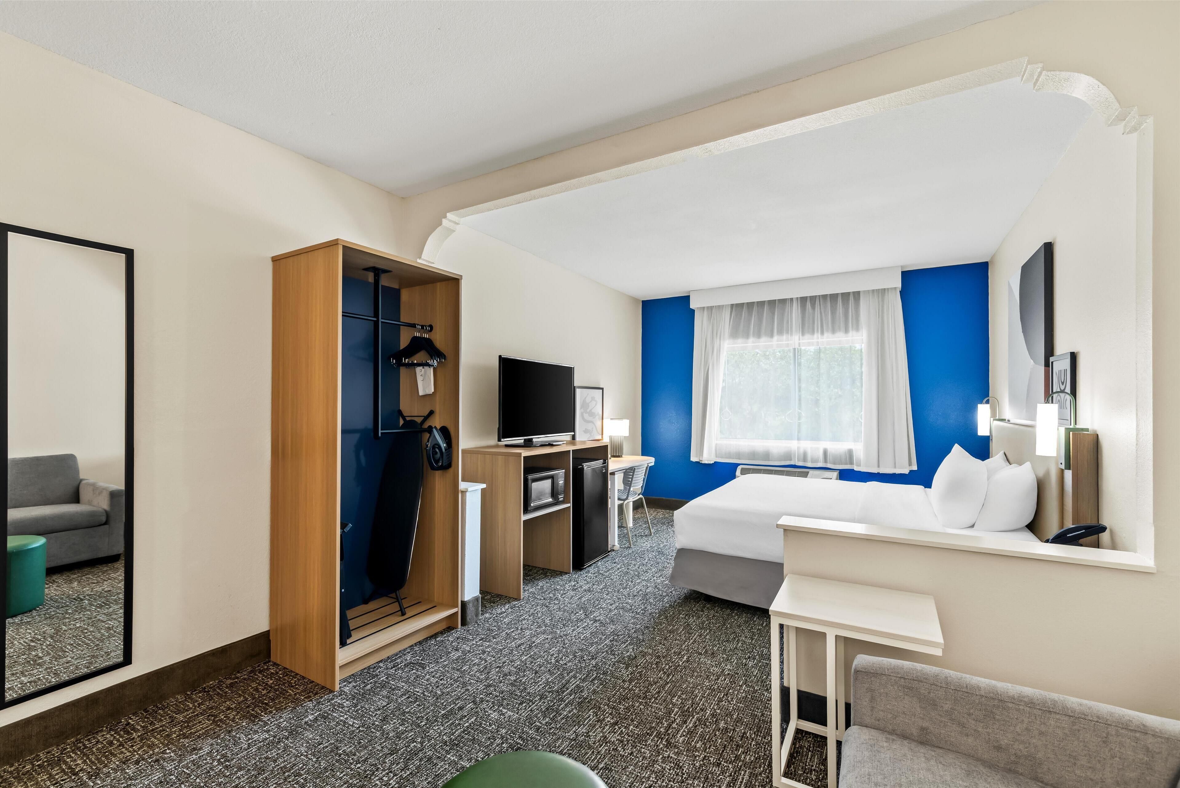 In-room safe, desk, iron/ironing board, WiFi (free)