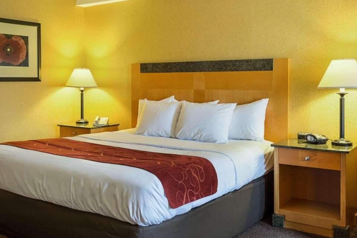 In-room safe, desk, laptop workspace, iron/ironing board