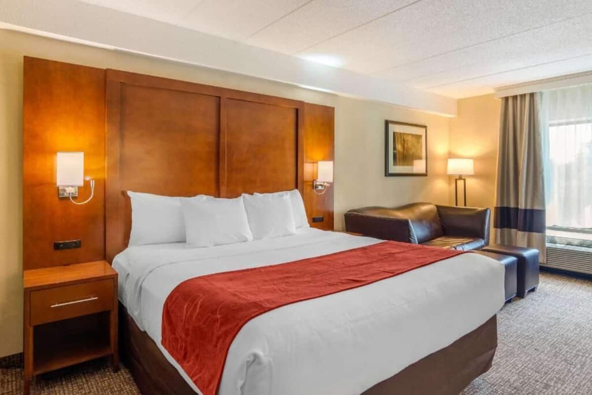 In-room safe, desk, laptop workspace, iron/ironing board