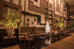 2 bars/lounges, poolside bar - Hotel Gran Marquise (Fortaleza)