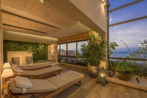 4 treatment rooms, massages