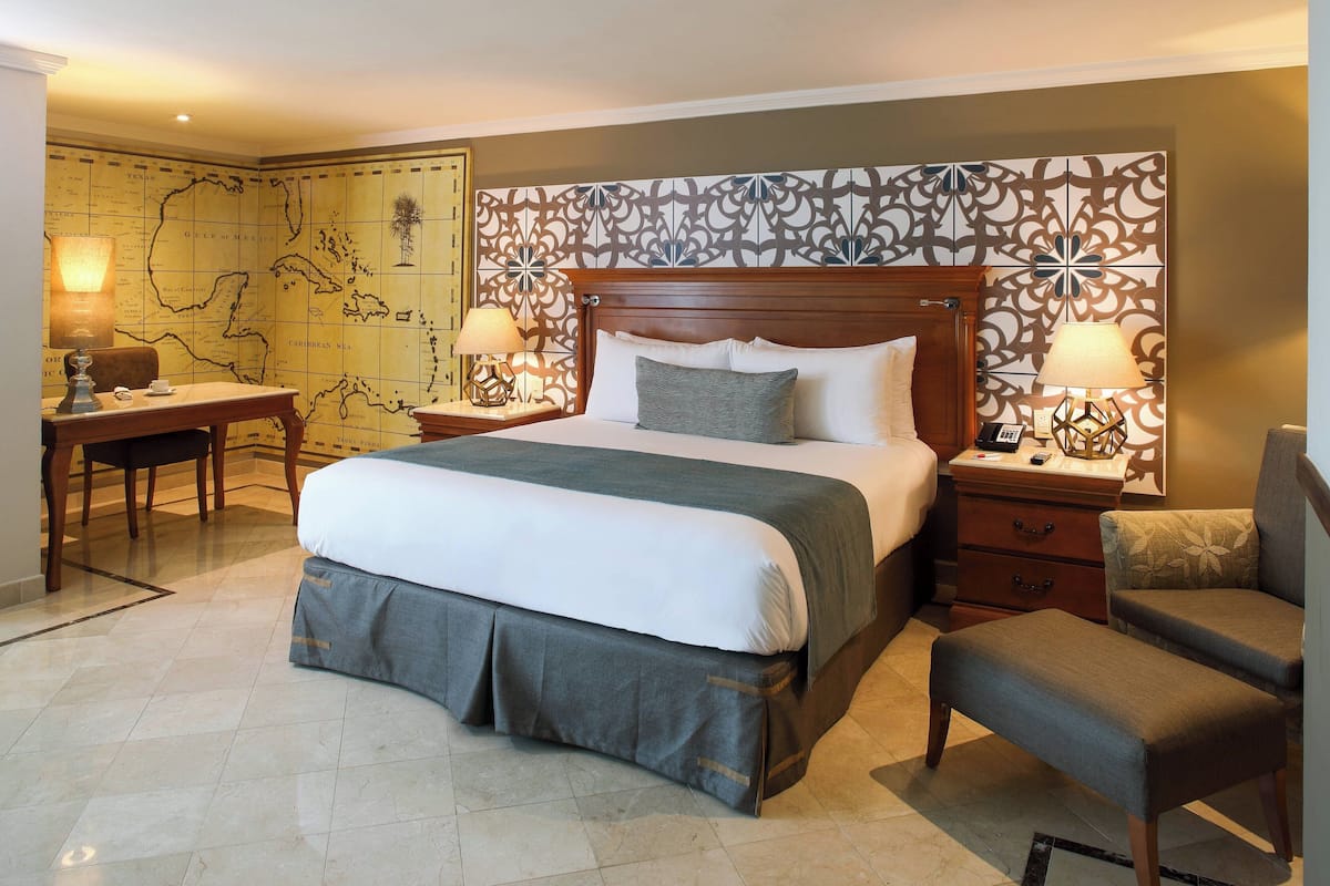 Junior Suite, 1 Bedroom | 1 bedroom, premium bedding, minibar, in-room safe