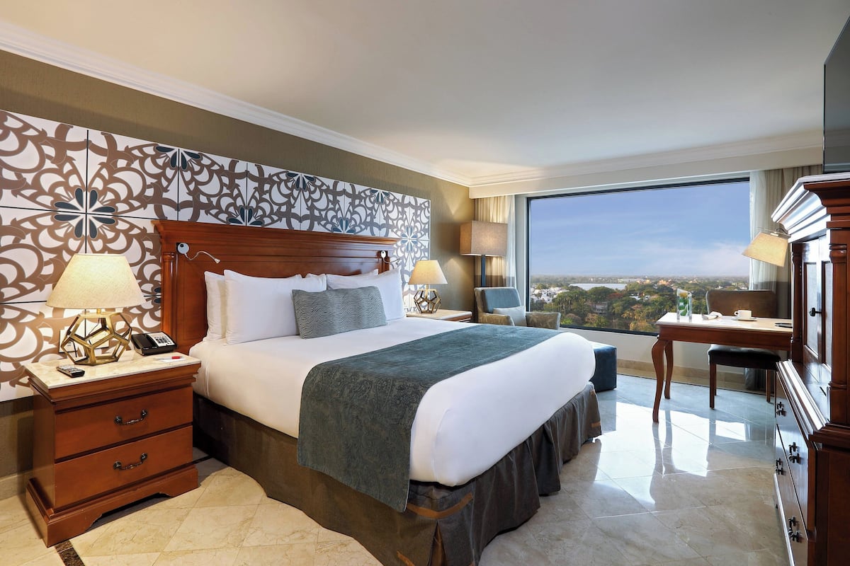 Premium bedding, minibar, in-room safe, desk