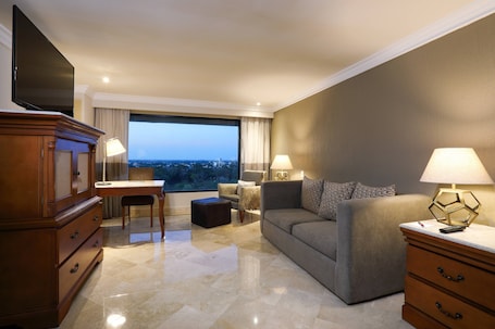 Junior Suite, 1 Bedroom | 1 bedroom, premium bedding, minibar, in-room safe