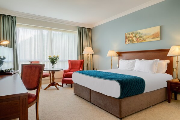 Superior Double Room | 1 bedroom, in-room safe, desk, laptop workspace