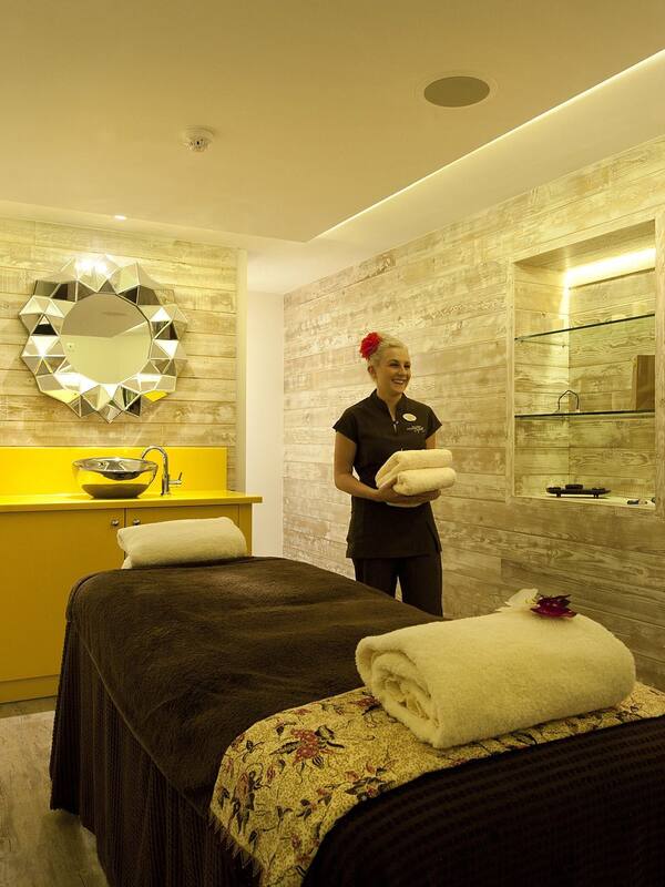 Couples treatment rooms, sauna, hot tub, steam room, body treatments