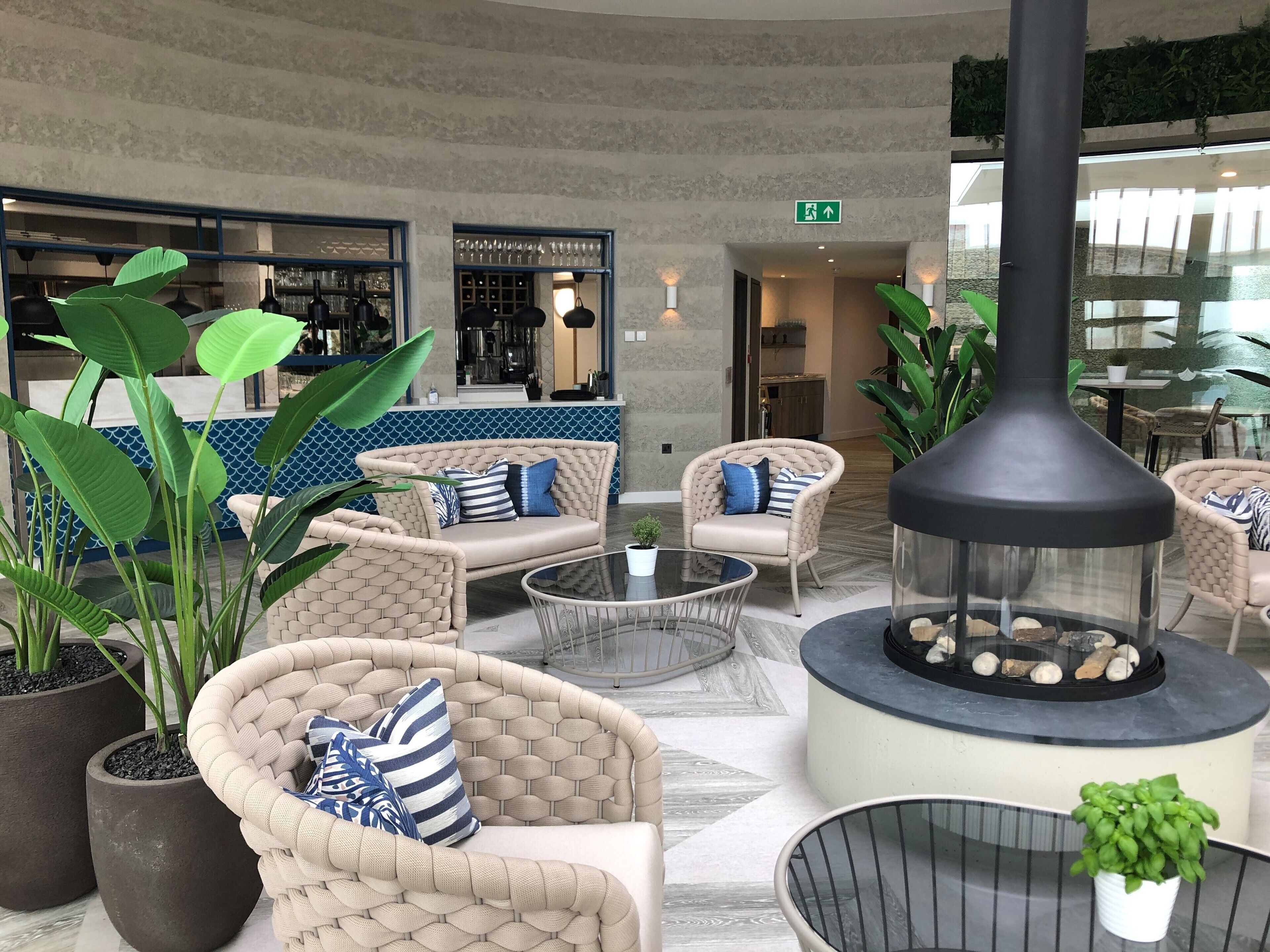 4 restaurants, breakfast, lunch, dinner served; british cuisine