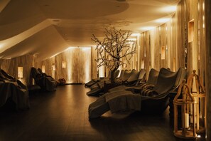 Couples treatment room(s), sauna, hot tub, steam room, body treatments