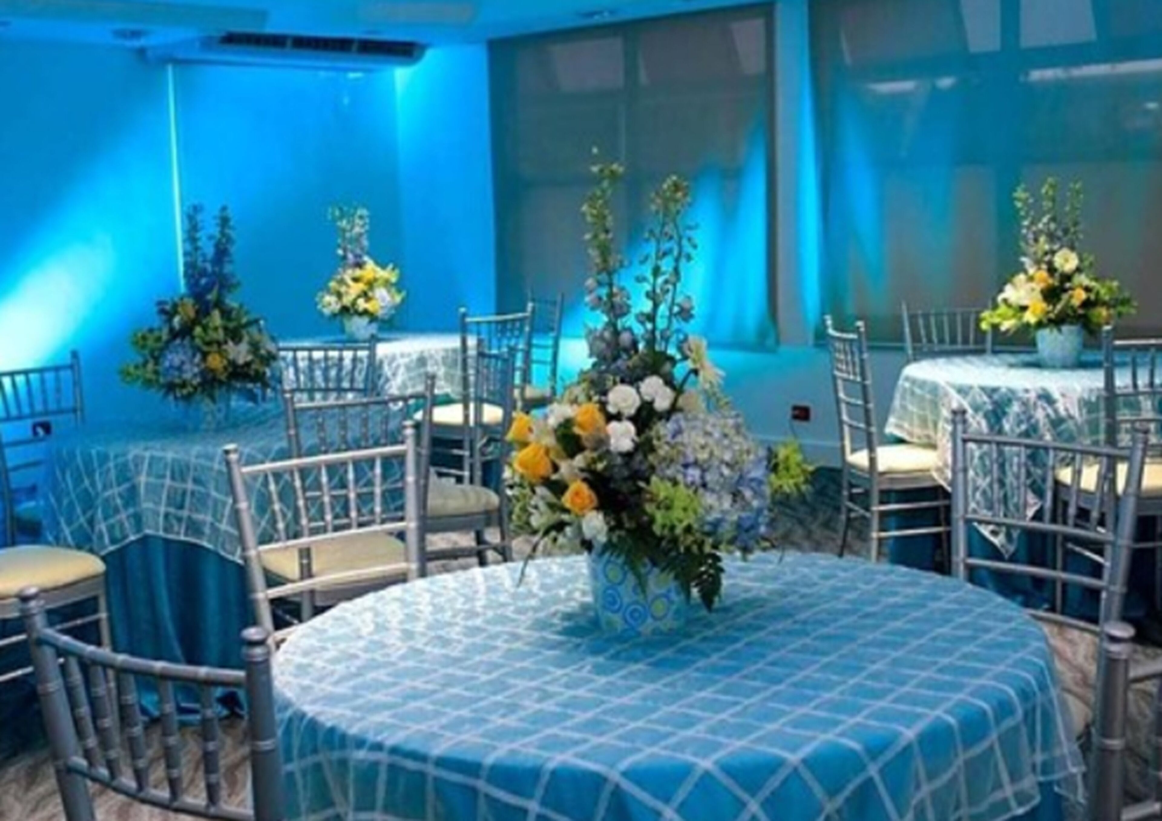 lunch, dinner served; american cuisine, pool views