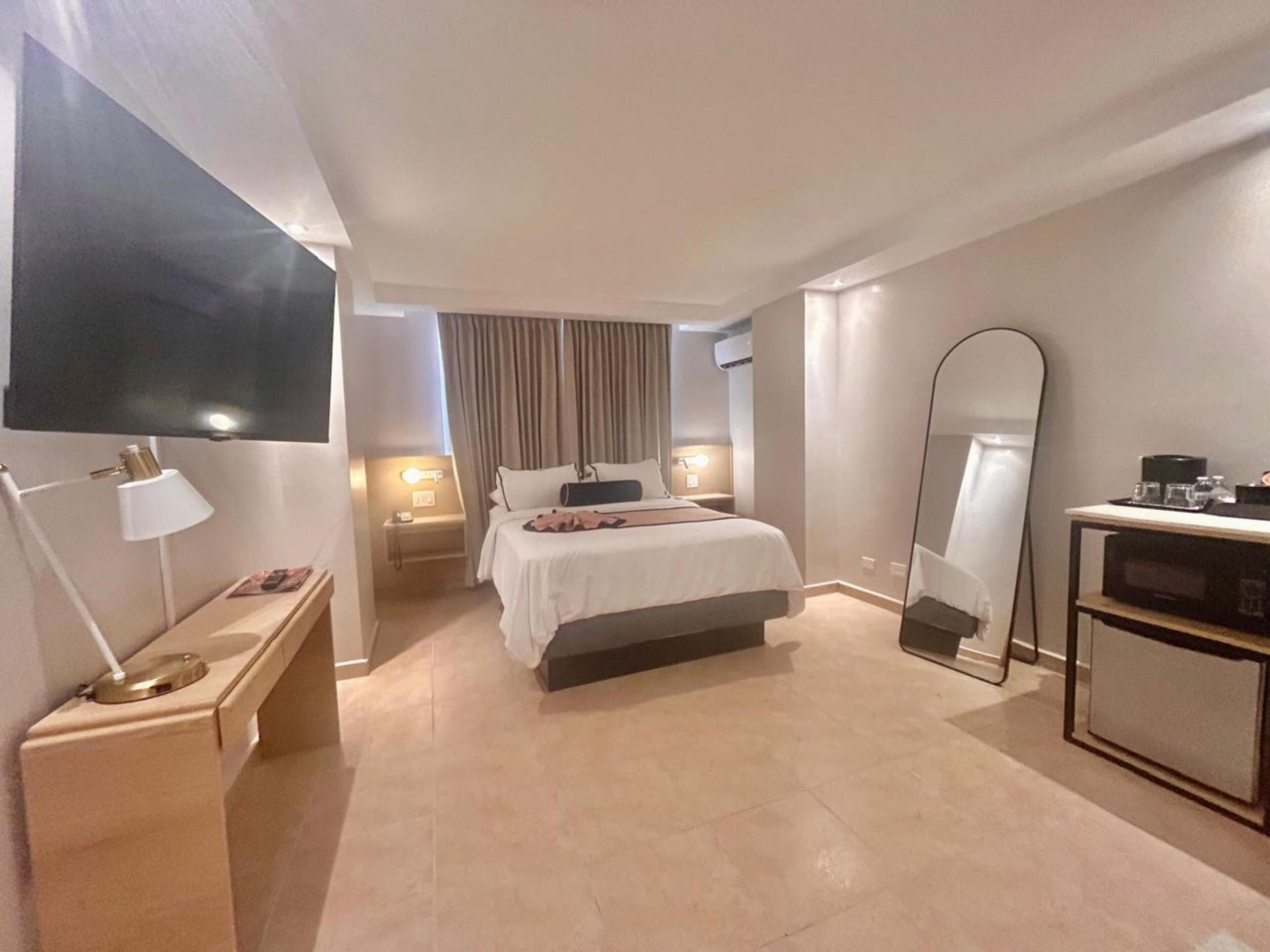 Standard Room, 1 Katil Raja (King), Accessible, Non Smoking | Peralatan tempat tidur premium, gebar bulu kapas, katil Select Comfort 